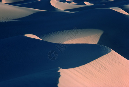 加利福尼亚州死亡谷沙丘干旱沙丘日落阴影涟漪沙漠干燥高清图片素材