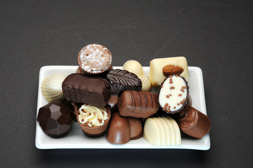 巧克力糕点小吃手工牛奶松露糖果奢华饮食白色图片