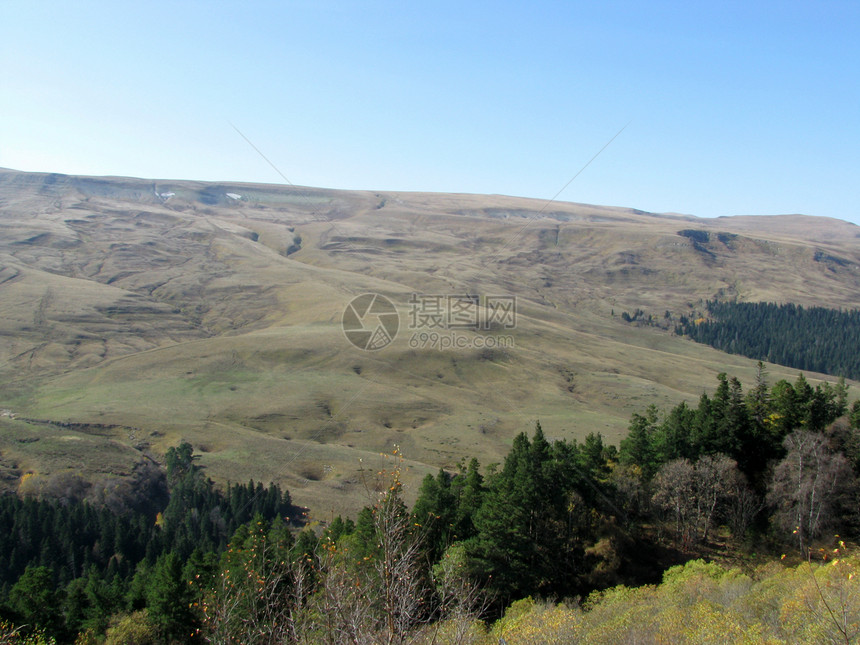 腊果纳基高原斜坡旅行全景山脉植被登山风景剪影高山植物群图片