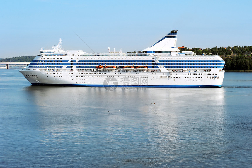 渡轮血管通道海岸线海浪旅行渡船地平线海洋漂浮旅游图片