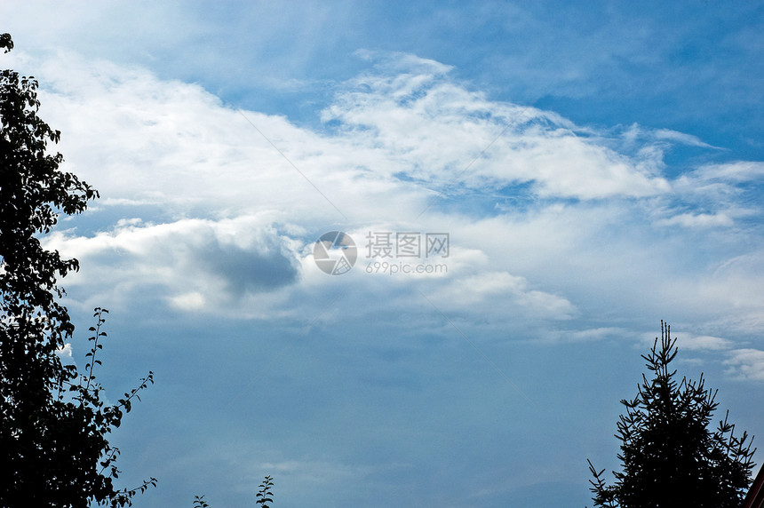 蓝天空和浮云蓝色天空晴天阳光天气图片