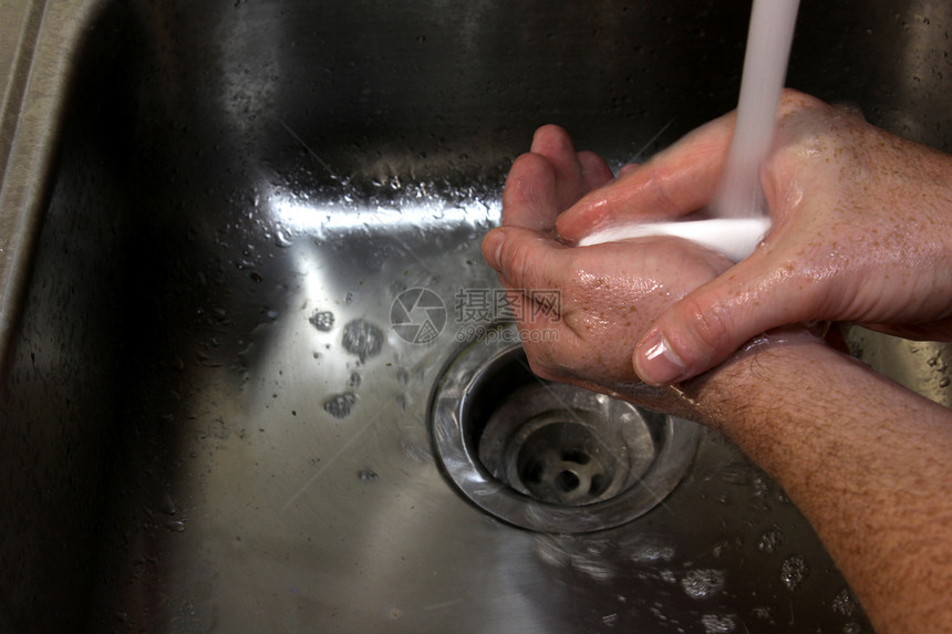 洗手手会打扫人手家庭生活肥皂冲洗漂洗洁净自来水气泡水平图片