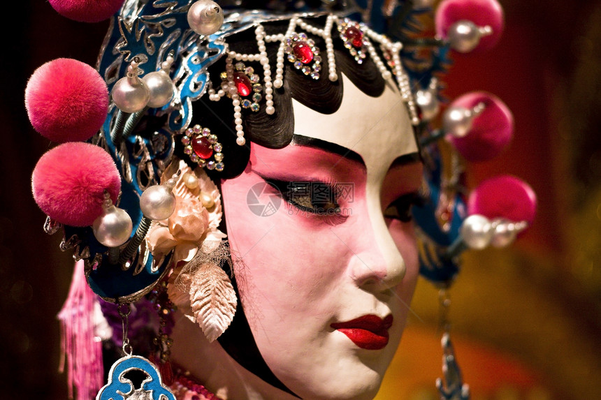 中文歌剧木偶和红布作为文字空间 是一个玩具 不是演员剧院展示戏剧娱乐旅游唱歌文化翅膀传统图片