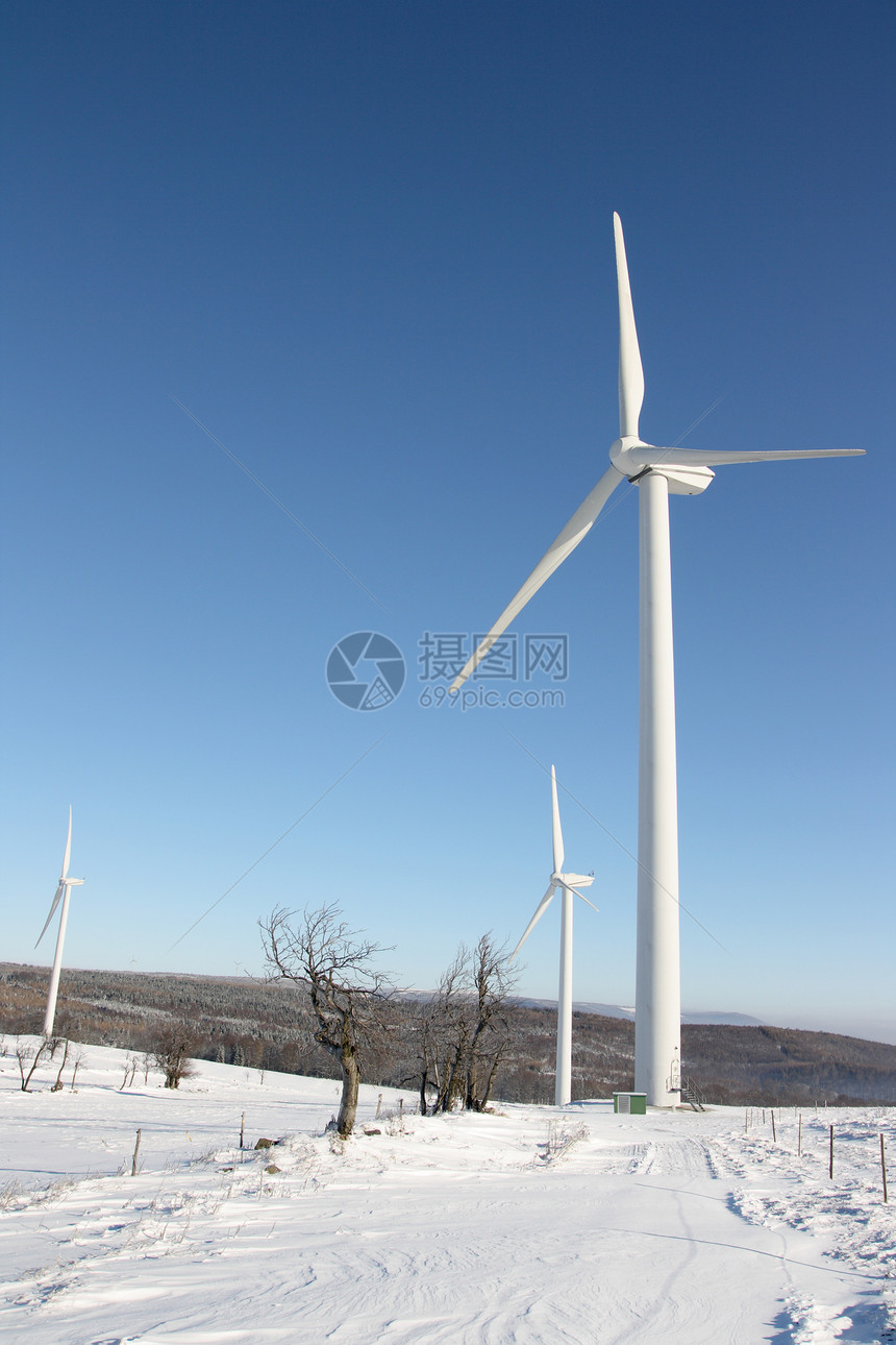 冬季风力涡轮机图片
