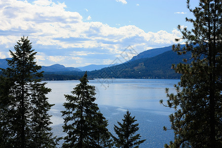 湖边和山坡风景1背景图片