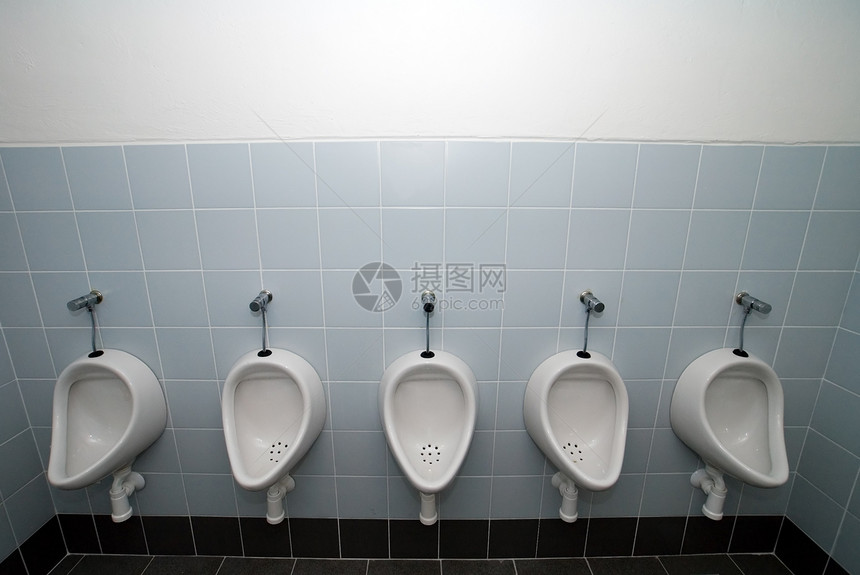 男子厕所男性瓷砖民众男人组织壁橱卫生间洗手间白色小便图片