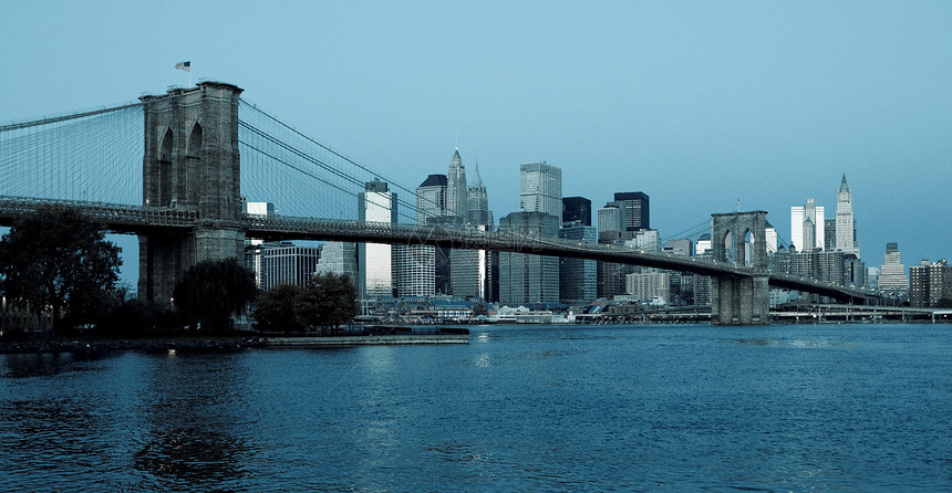 美国纽约市曼哈顿布鲁克林大桥桥梁建筑物城市景观旅行摩天大楼建筑风光建筑学河流图片