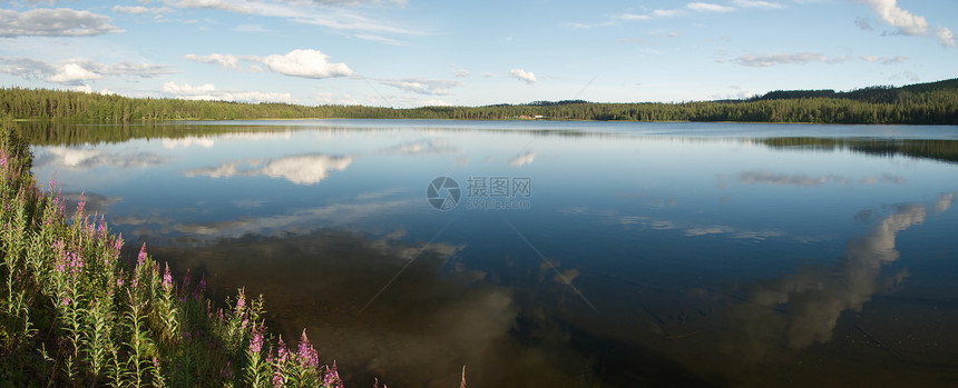 Kuusamo地区美丽的一景是图片