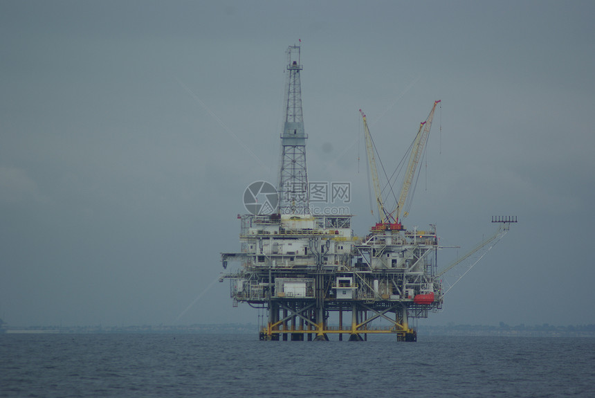 石油钻井机钻孔平台海洋工程起重机图片