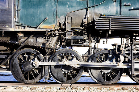 美国科罗拉多州阿拉莫萨安装铁路运输外观蒸汽机车车轮铁路运输轮子背景图片