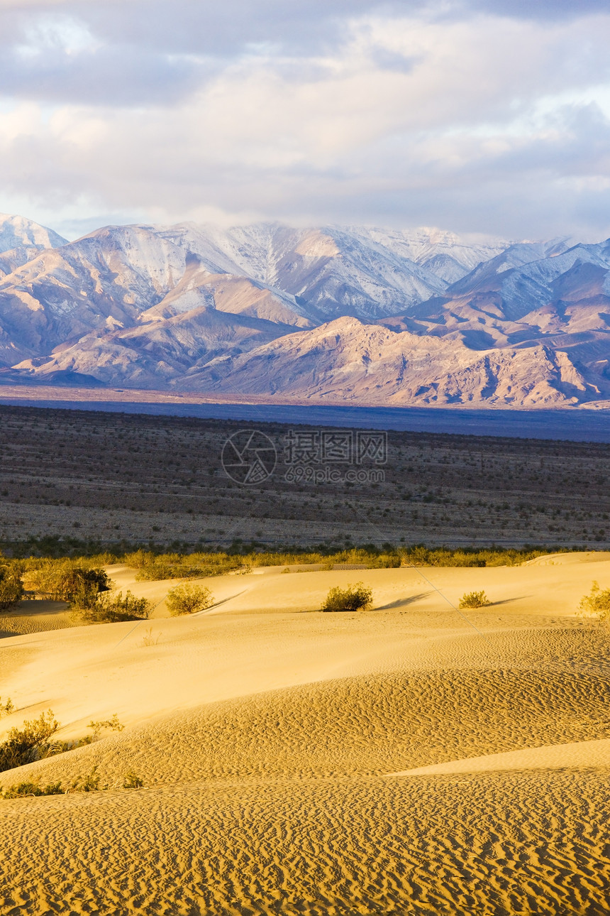 卡利福恩死亡谷国家公园水井沙沙沙沙沙丘沙漠外观世界旅行流沙位置起伏山脉风景干旱图片