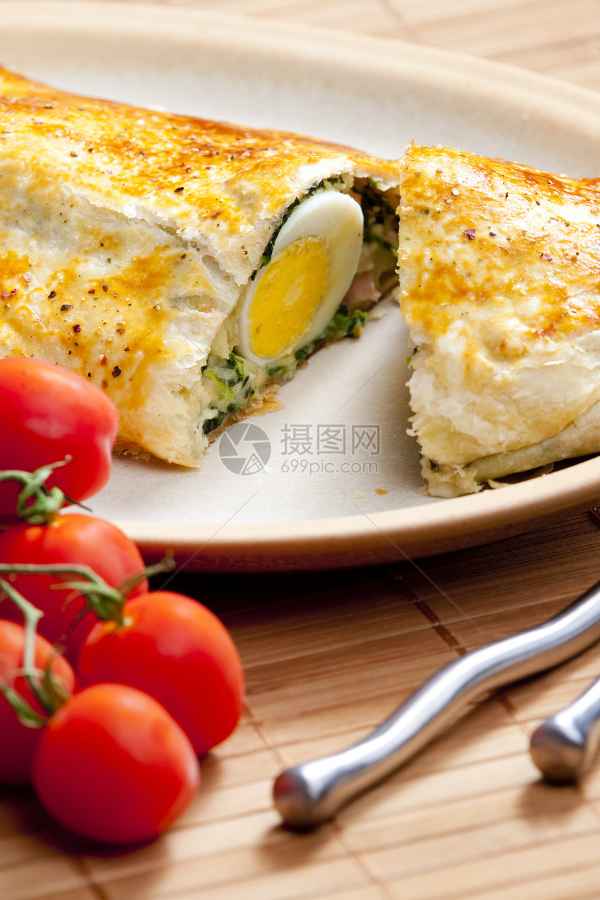 装满菠菜和鸡蛋的罗花食物熟食熟菜不倒翁面团蔬菜盘子膳食营养静物图片