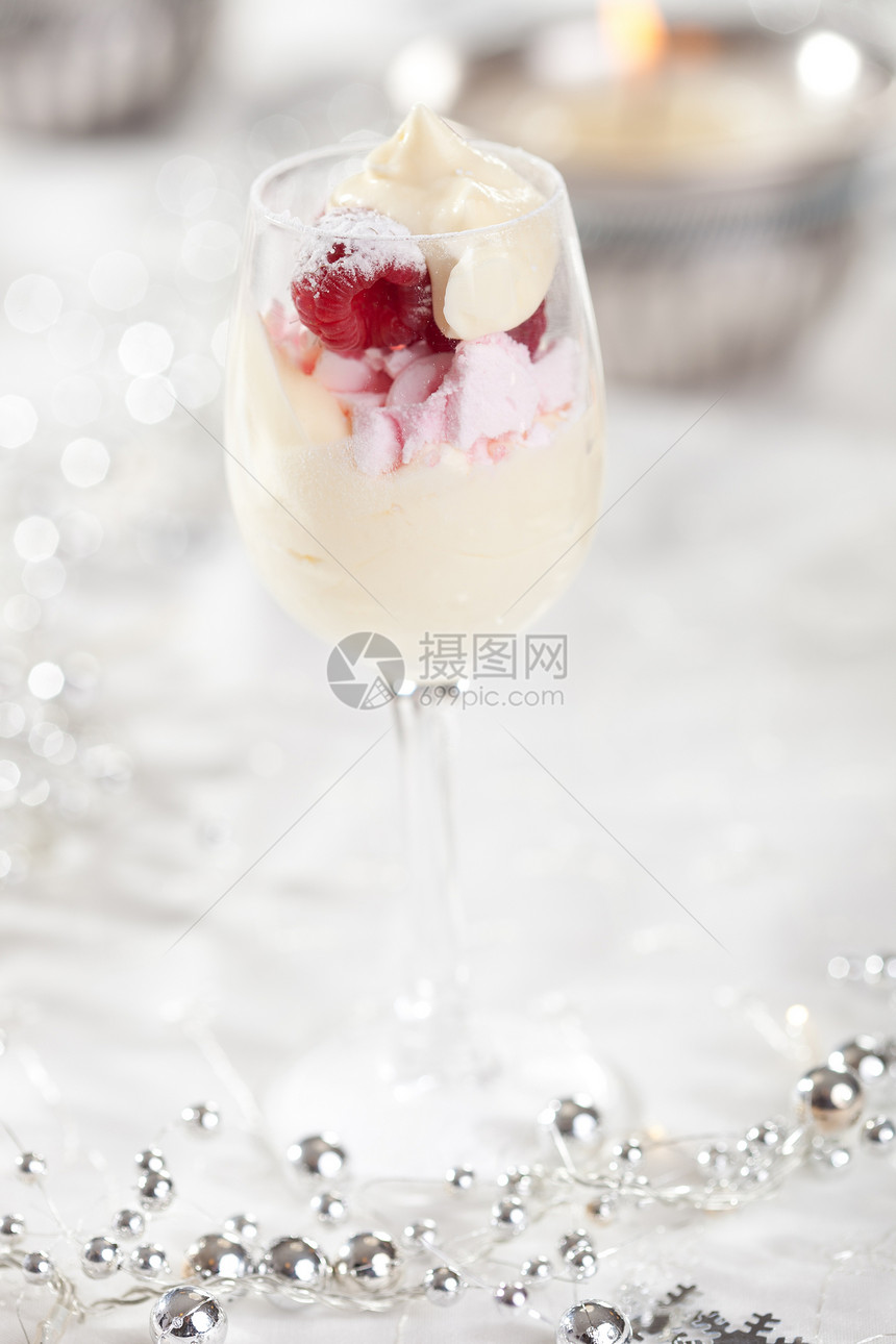圣诞节甜点奶油桌子酥皮食物图片