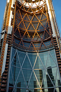 正在建造的办公塔塔玻璃办公室高楼工作城市摩天大楼建设建筑背景图片