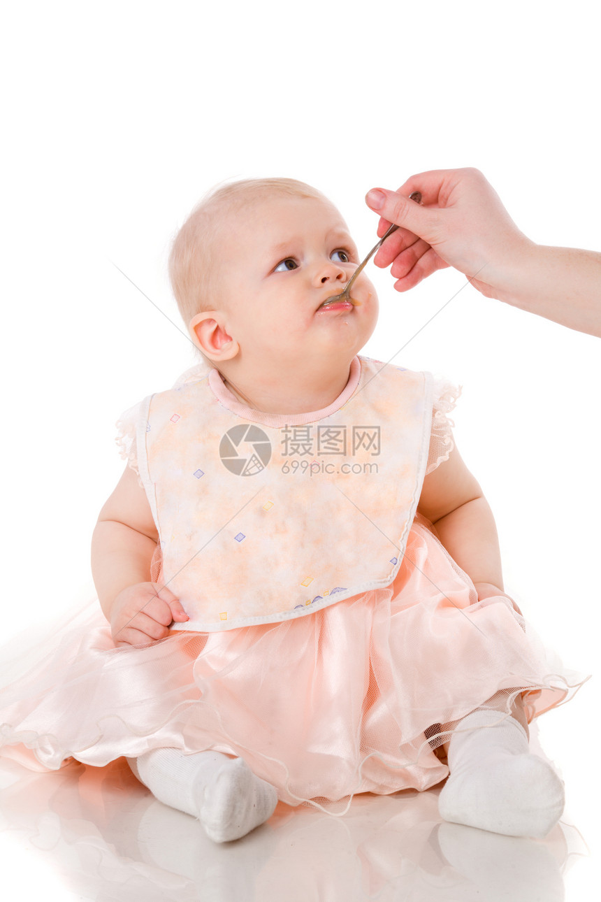 婴儿饮食食物享受围兜女儿孩子喜悦裙子后代微笑女孩图片