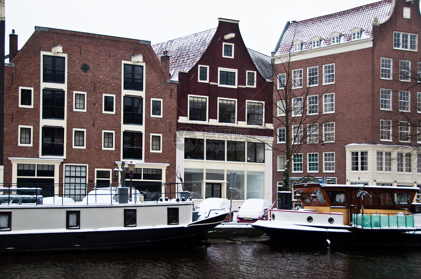 阿姆斯特丹运河与船船建筑物历史漂浮旅行房屋地标建筑学船屋吸引力驳船图片