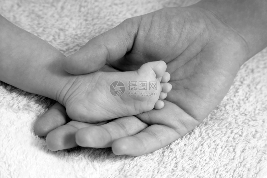 婴儿腿信仰家庭手指爸爸孩子男性指导父亲手臂父母图片