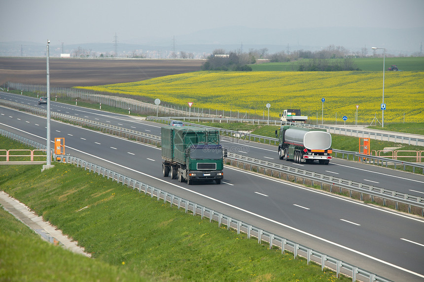 公路高速公路货运路线车道燃料基础设施车辆油菜籽商业运输汽油图片