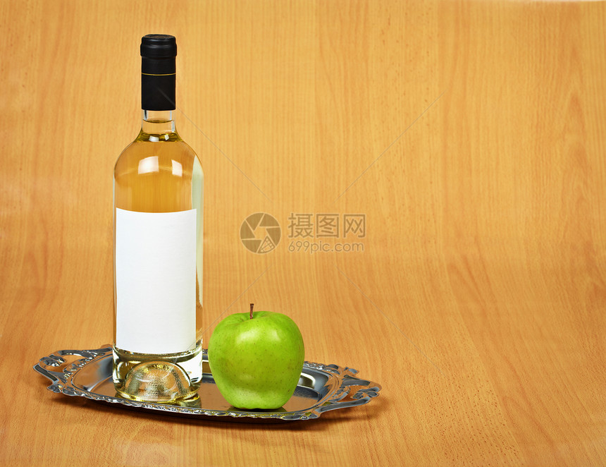 死     白葡萄酒和绿苹果图片