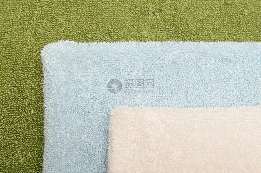 三条浴巾面巾纤维产品绿色粉色织物蓝色家居洗衣店用品图片