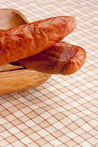 烟熏香肠棕色盘子营养木头厨房食欲餐巾熏制食物障碍背景图片