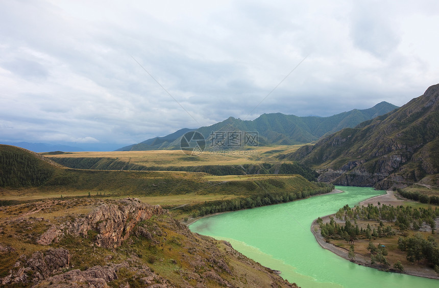 阿尔泰山脉 美丽的高地景观 俄罗斯 西伯利亚高山地形峡谷旅行岩石荒野场景林地全景山腰图片