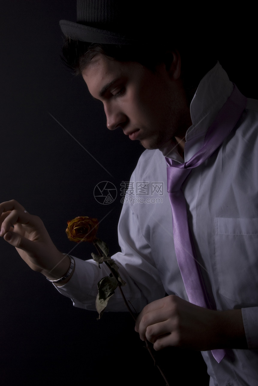 人与人的玫瑰勇气惊喜工作室男性礼物黑色成人男人图片