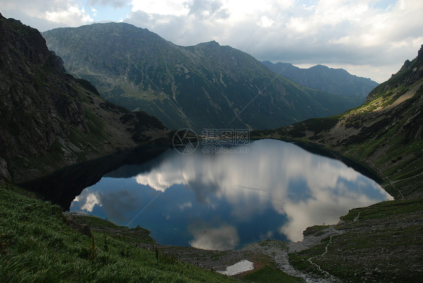 塔塔山冒险山脉场景海拔天空山峰热情树木草地顶峰图片