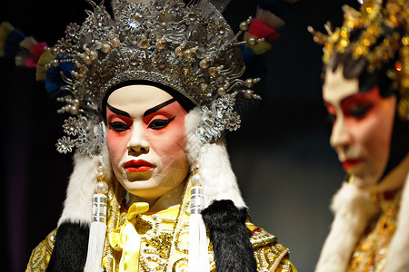 州歌剧木偶演员展示娱乐服饰国王戏剧传统艺术蓝色化妆品背景图片