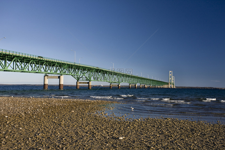 密歇根州Mackinaw市大桥波浪半岛交通天空海峡卡车城市蓝色电缆汽车图片