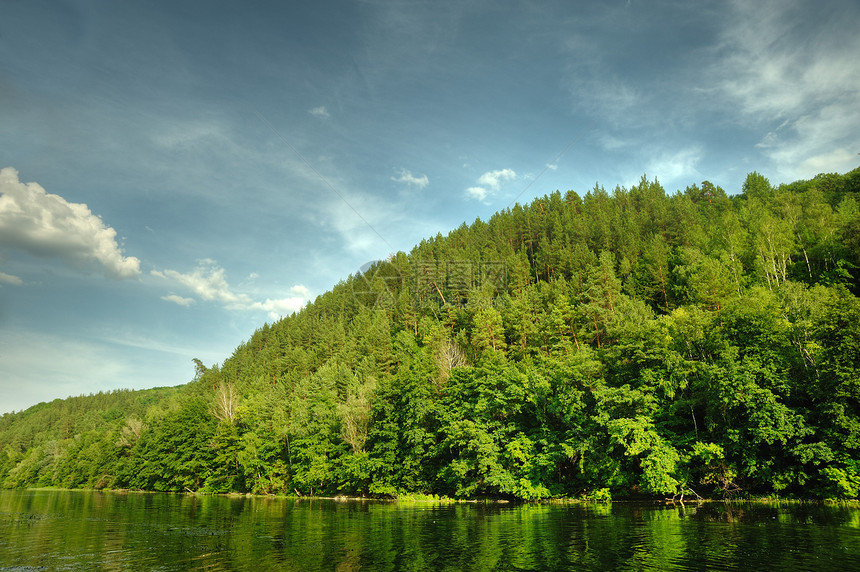 图景林和河流天空假期岩石风景国家森林荒野叶子树木环境图片