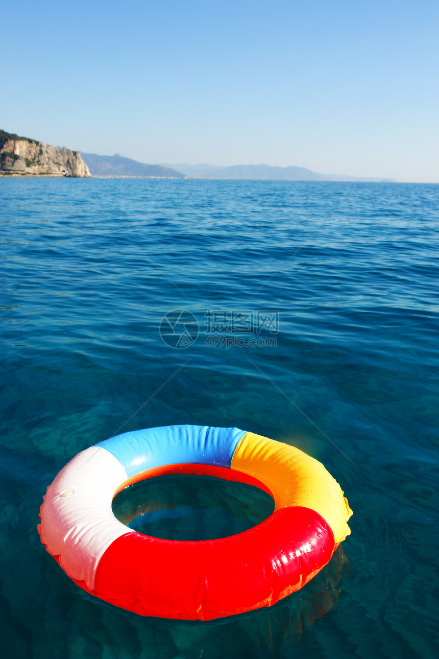 游泳环戒指阳光假期救援浮标救命海洋蓝色水池安全图片