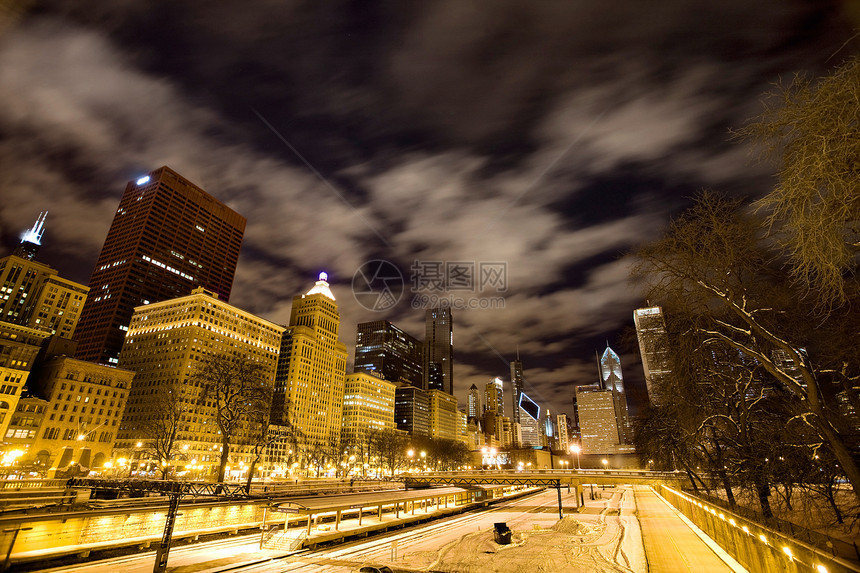 芝加哥市下城市夜摄影摩天大楼建筑旅行城市办公室地标反射旅游天际商业图片
