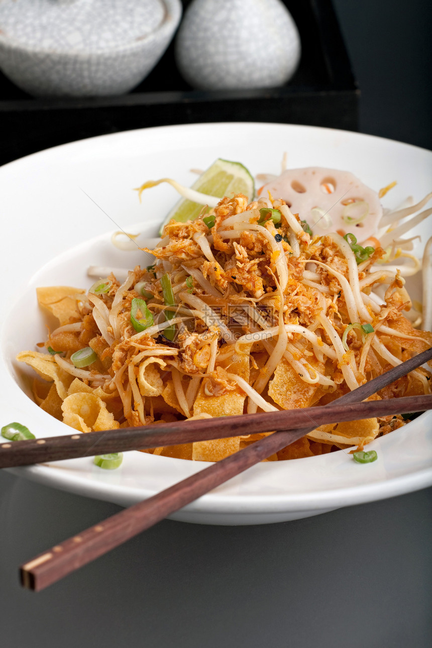 泰国面条美食调味品盘子热带文化午餐烹饪异国美味油炸图片