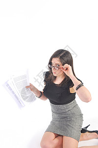 商业妇女阅读论文女士秘书眼镜灰色背景图片