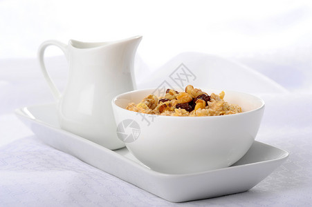 燕麦早餐小吃葡萄干营养健康麦片核桃粮食高清图片