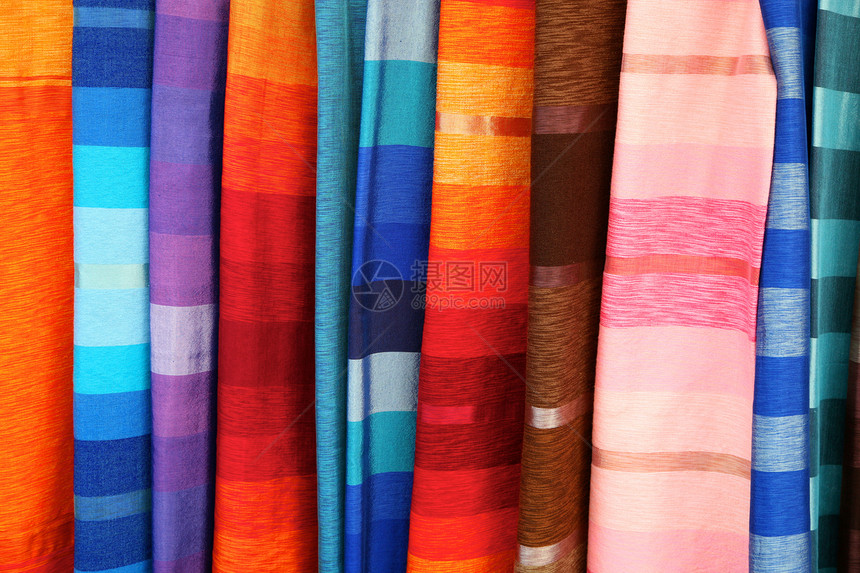色彩多彩的制造小地毯红色市场纪念品街头市场纺织品羊毛零售场所奢华图片