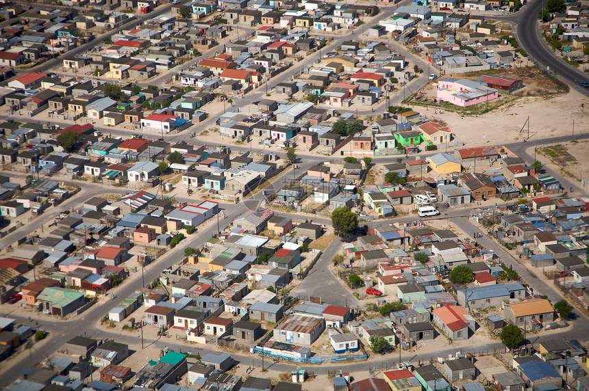 来自开普敦的空中视图蓝色房子城市街道村庄贫困民众社区绿色天空图片