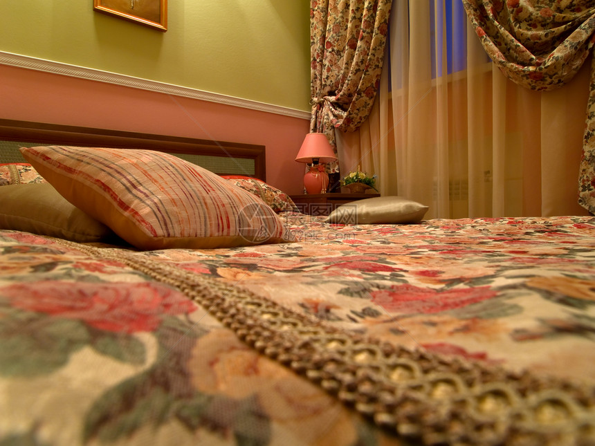 室内内部枕头窗帘地面家具汽车酒店地毯休息房间旅馆图片