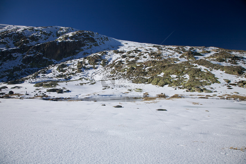 雪山爬坡乡村液体蓝色水库白色国家岩石石头图片