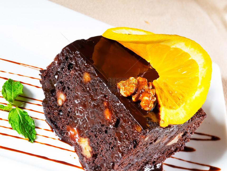 巧克力和胡桃蛋糕甜点蛋糕面包咖啡奶油叶子坚果橙子薄荷烹饪图片