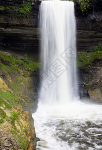 明尼沙瀑布衬套绿色旅行公园岩石背景图片