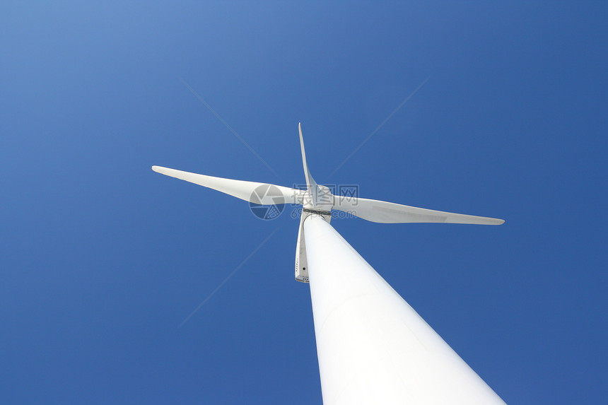 风车对蓝天车站力量蓝色风力植物发电机发电厂天空生态图片