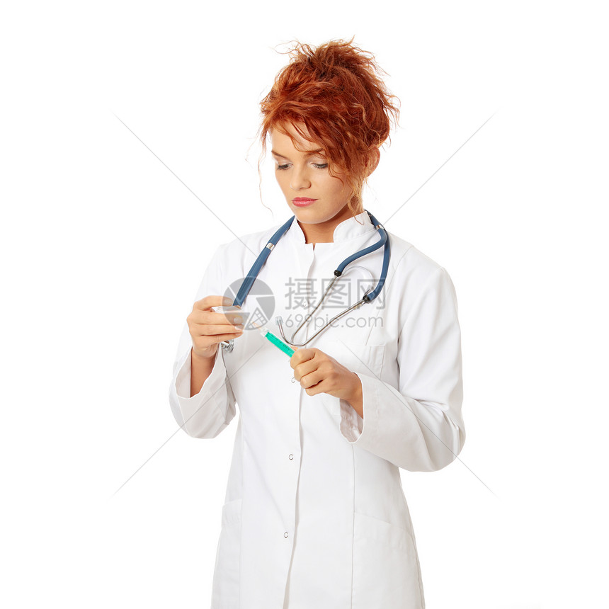 持有注射器的年轻女医生或护士女性实验室保健疫苗诊所工作蓝色女孩注射治疗图片
