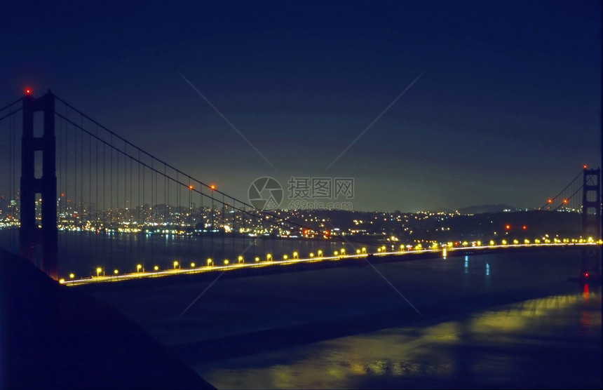 金门大桥反射图片
