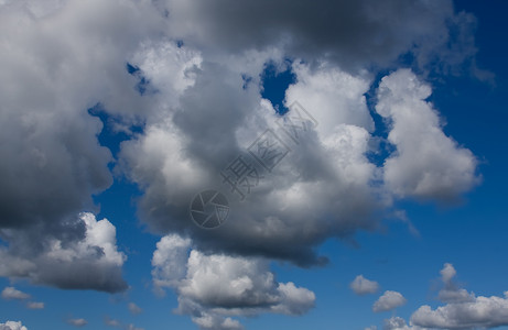 云和云风景阳光天空天气蓝色晴天空气自由环境绿色背景图片