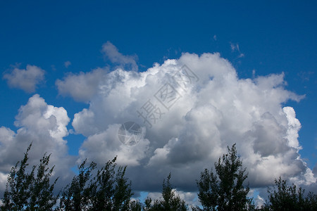云和云自由绿色天空晴天天气空气阳光风景蓝色环境背景图片