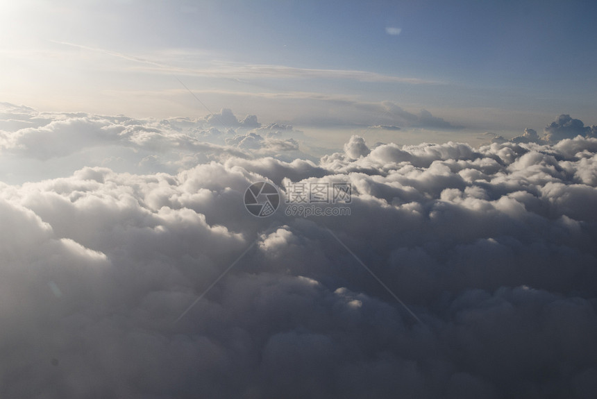 云层之上蓝色风景航空公司飞行地平线天空日出日落白色航班图片