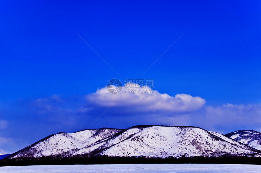 雪中山丘冰川天空风景地形土地爬坡闲暇假期蓝色岩石图片