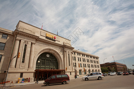 CNR 温尼伯联合火车站旗帜玻璃停车汽车火车站路灯天空建筑学水平风景背景图片